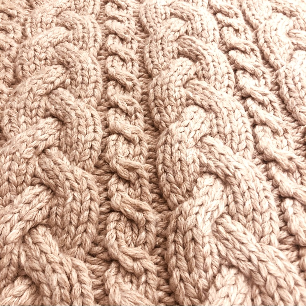 THICK CABLE KNIT INFINITY SCARF BY GAP EUC